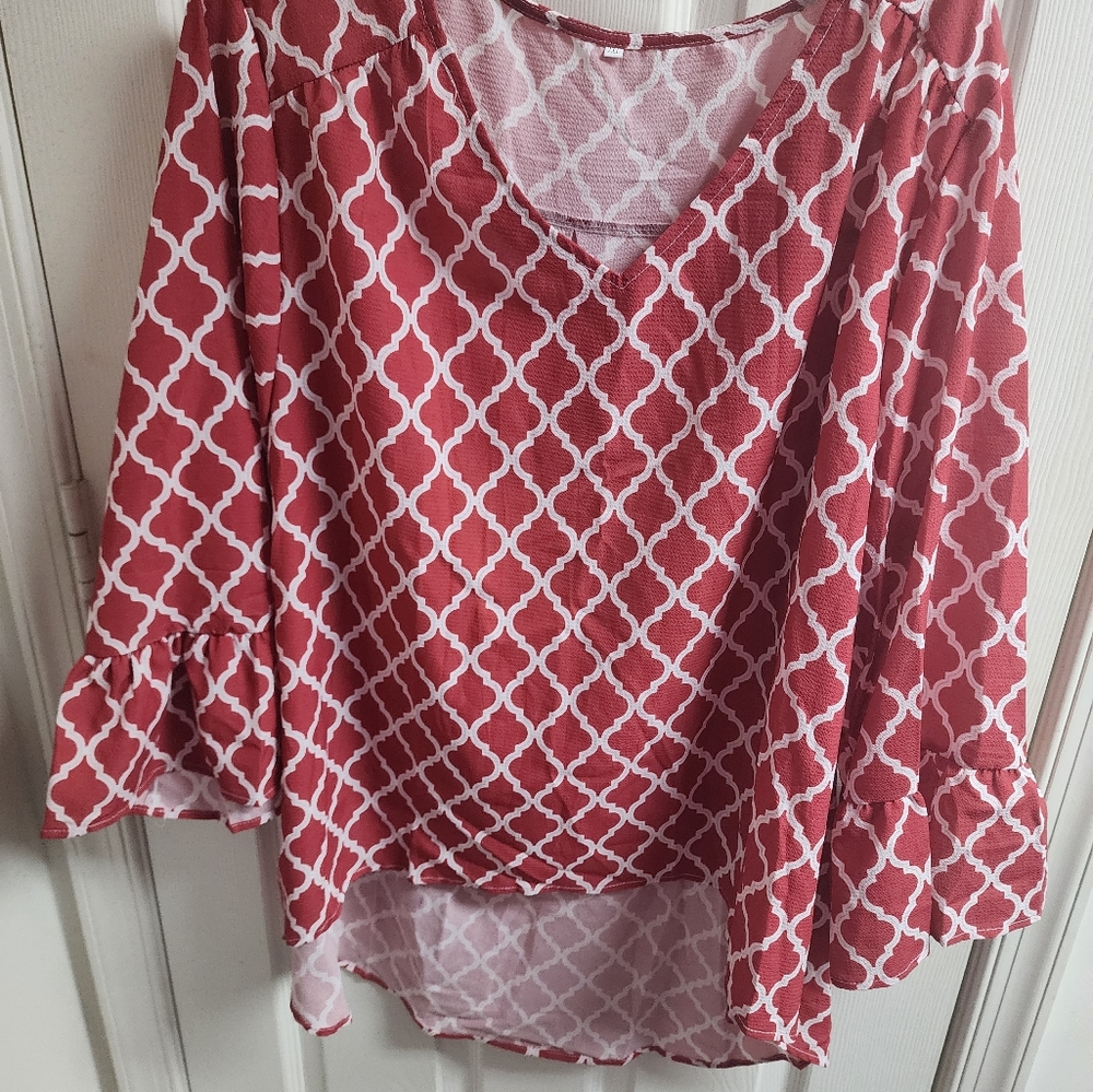Red print blouse with bell Ruffle sleeves, longer in back